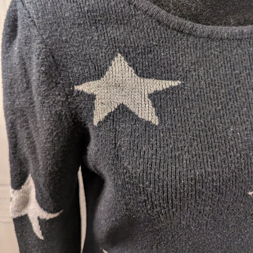 Fun Star Patterned Sweater - Picture 2 of 4